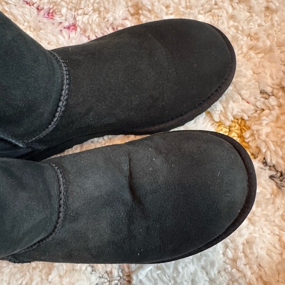 UGG black boot size 6 classic short II - Picture 4 of 6